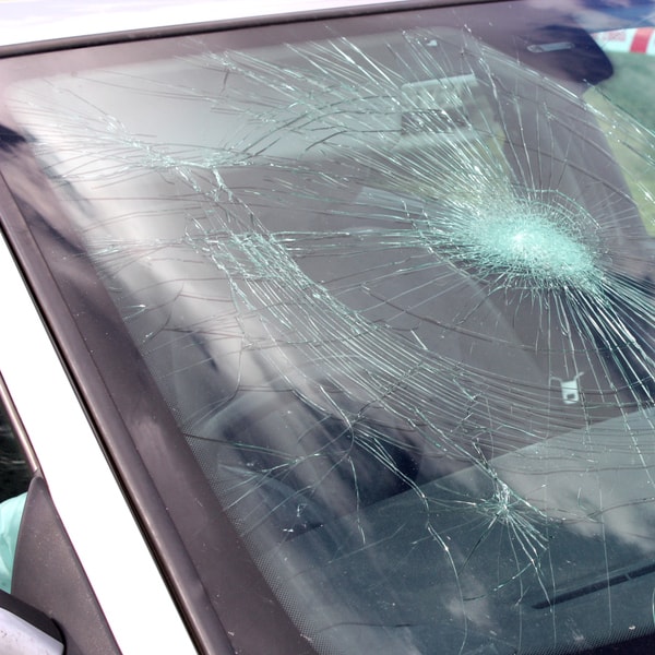 which auto glass replacement company to contact and what does it cost to fix windshield  in South Carolina